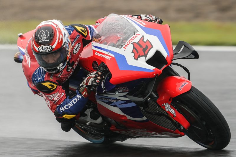 Nagashima qualifies 19th on wet MotoGP debut